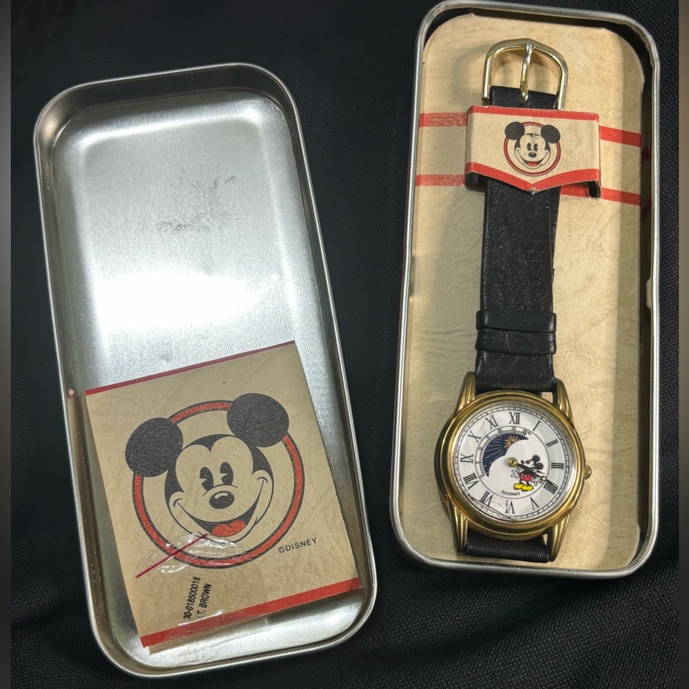 Disney Mickey Mouse watch x Seiko Alba Moon Phase Watch Authentic